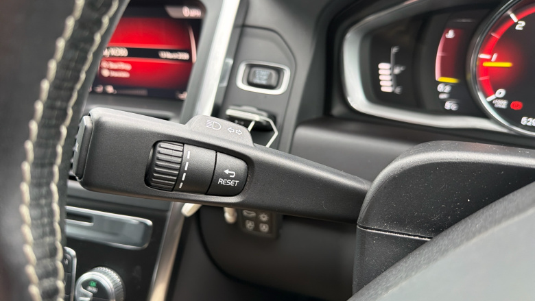 Volvo Xc60 D4 [190] R DESIGN Lux Nav 5dr Diesel Estate